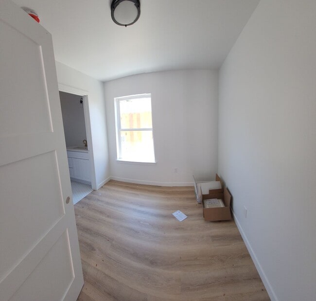 Building Photo - VERY CLOSE TO CAMPUS!! PRIME LOCATION!!! B...