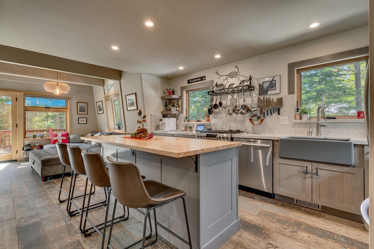 Foto principal - Tahoe City 5 Bedroom Ski Lease