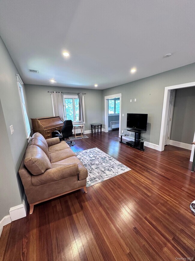 Building Photo - 521 NY-304