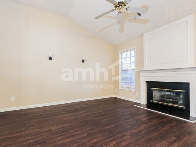 Foto del edificio - 412 Heathcliff Ct