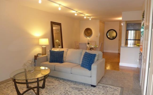 Foto del edificio - 1313 N Williams St