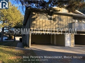 Building Photo - 747 Meadows Dr