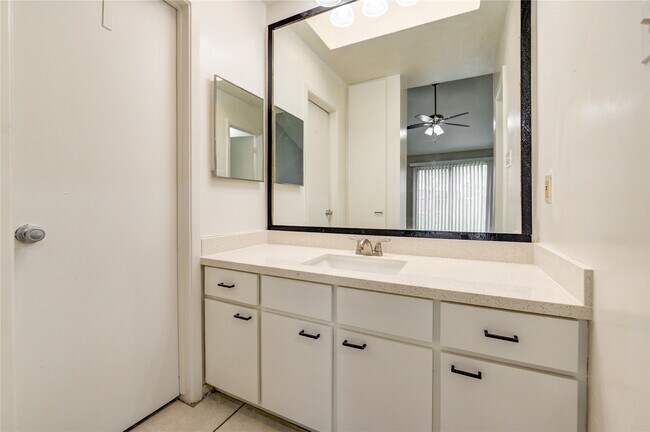 Foto del edificio - 12327 Fairmeadow Dr