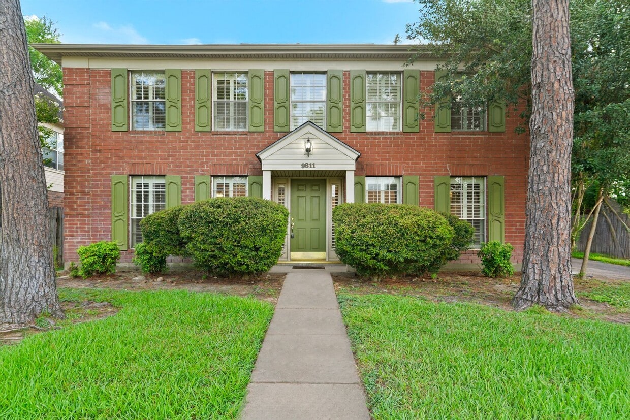 Primary Photo - Freshly Painted Beauty with Spacious Outdo...