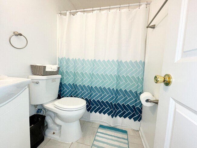 Building Photo - 10639 Broadway Street, Unit 10637