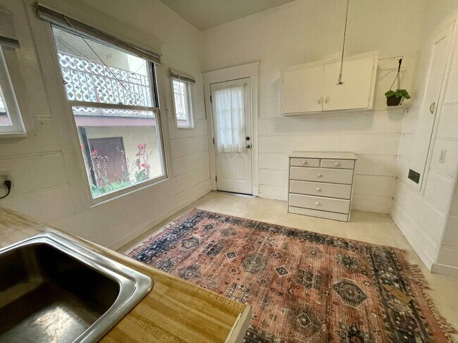 Building Photo - 76 Vernon St