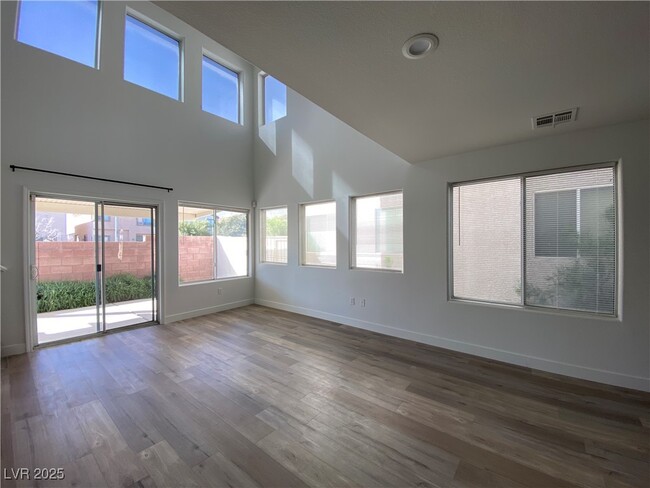 Foto del edificio - 5301 Valencia Crest Ave