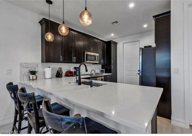 Foto del edificio - 7580 Carnegie Way