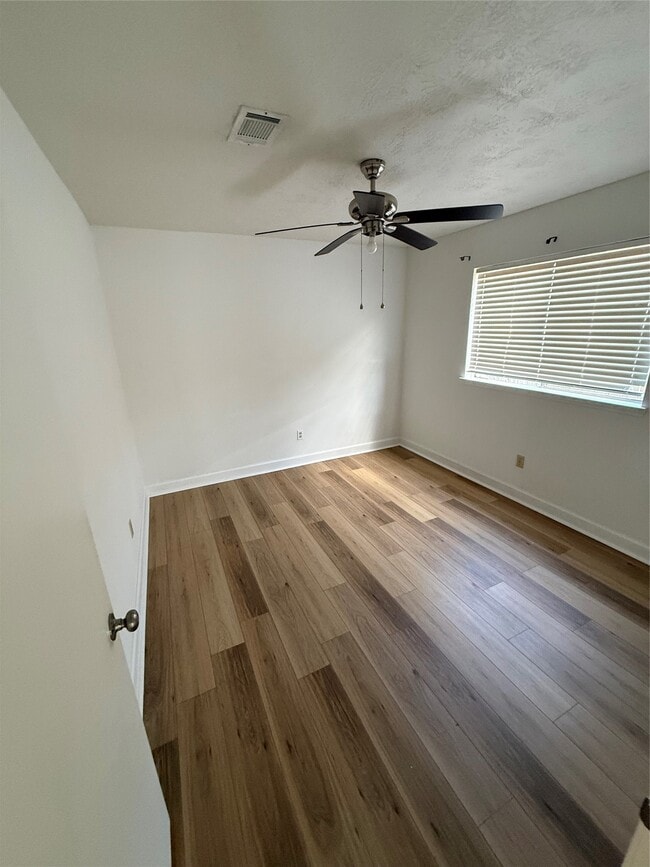 Foto del edificio - 3211 Mesquite Dr
