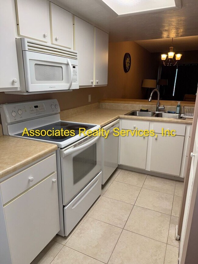 Foto del edificio - TWO WEEKS FREE, IMMEDIATE MOVE IN! 2-Bedro...