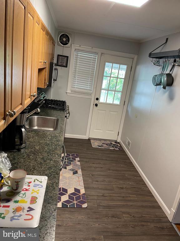 Foto del edificio - 1658 Thetford Rd