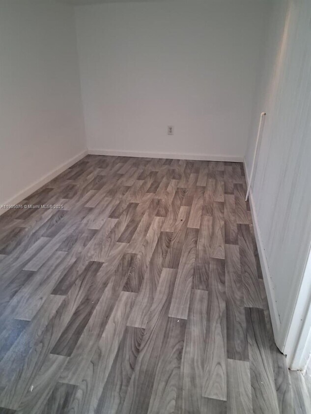 Foto del edificio - 2549 NE 190th St