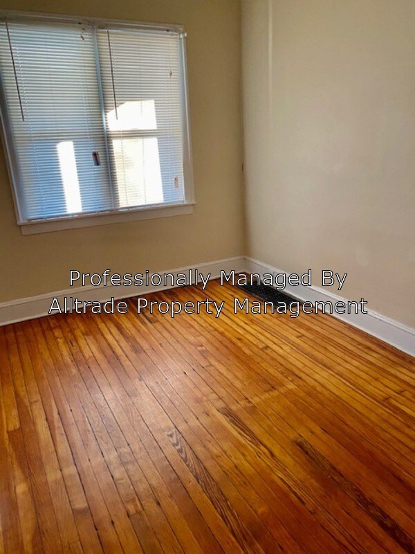 Building Photo - 2105 Hale Ave