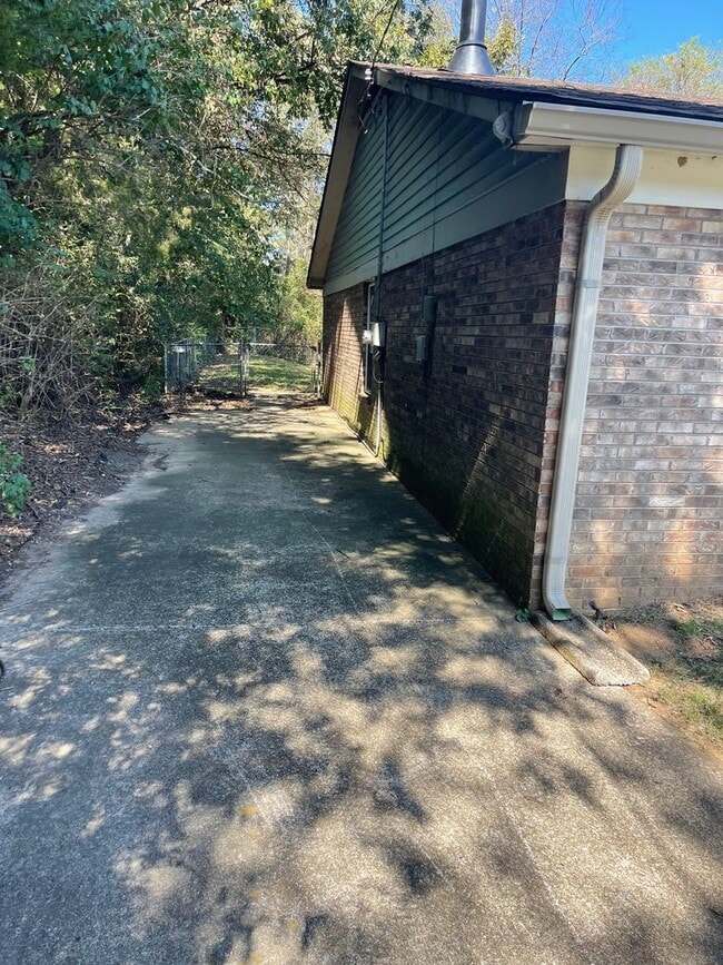 Building Photo - 3 bedroom 2 bath Hermitage duplex