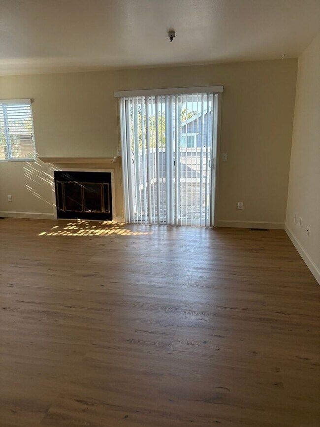 Foto del edificio - Great West Petaluma 2/1.5 Home - 422B Upham Street