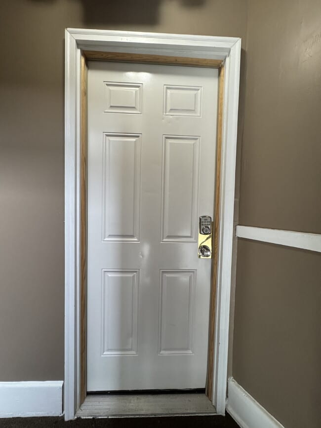 Foto del edificio - Spacious 2-Bedroom Apartment in Chicago Heights with Parking & Private Entrances