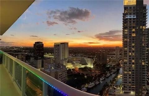 Foto del edificio - 347 N New River Dr E