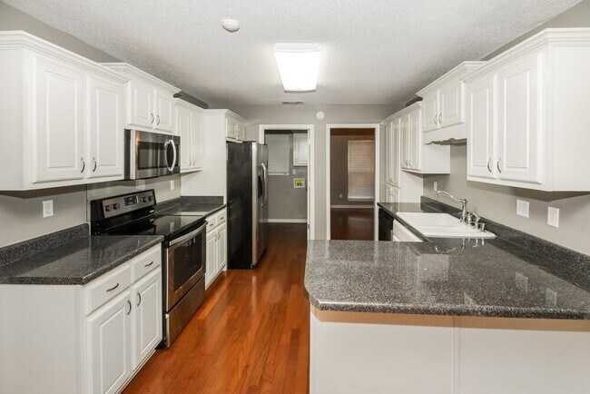 Foto del edificio - 9410 Grove Rd