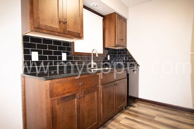 Building Photo - 2918 N 75th Ave