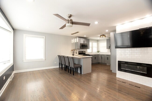 Foto del edificio - 9945 Sunnyside Ave