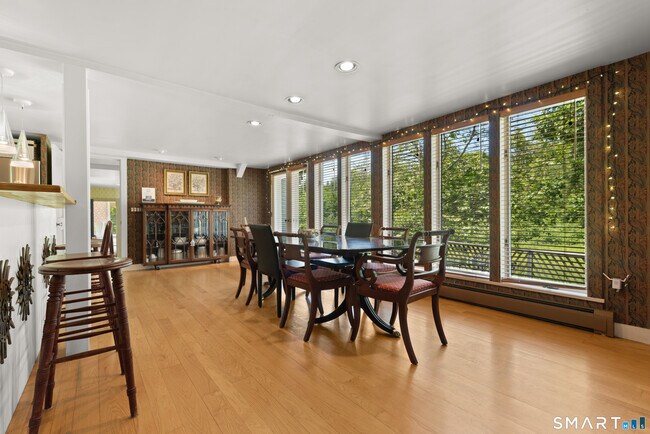 Building Photo - 255 Smith Hill Rd