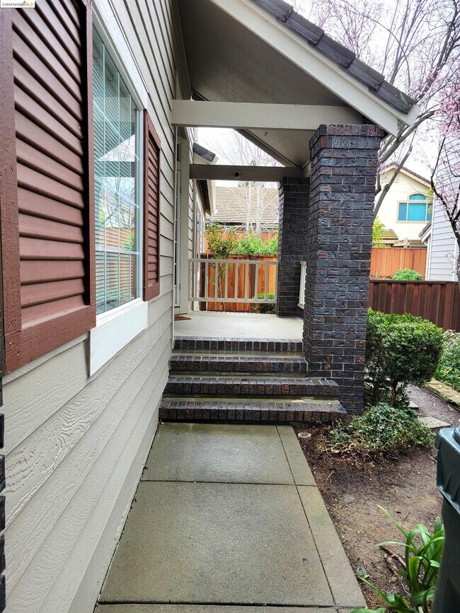Building Photo - 803 Chert Pl