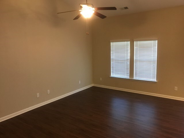 Foto del edificio - 208 Lakepointe Drive
