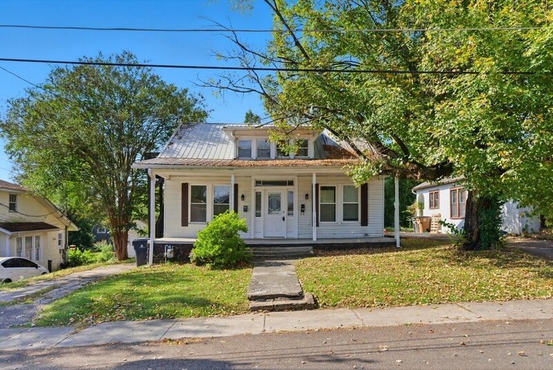 Foto principal - 2927 Dempster St NE