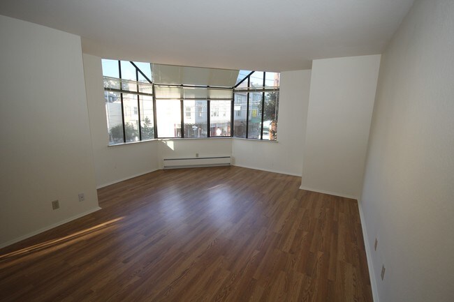 Building Photo - 1099 Noe St