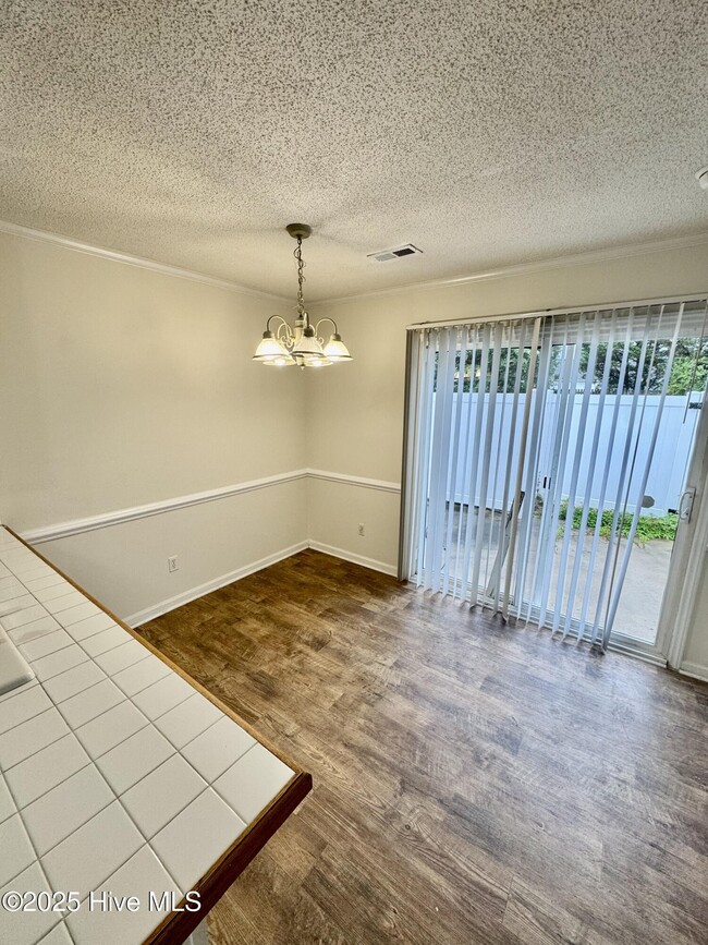 Foto del edificio - 3930 Sterling Pointe Dr