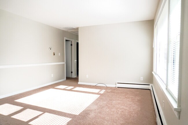 Building Photo - 416 Penley Ave