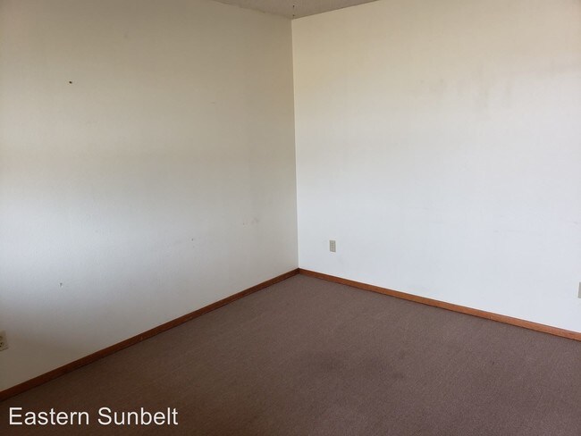 Building Photo - 1513 S Avenue I