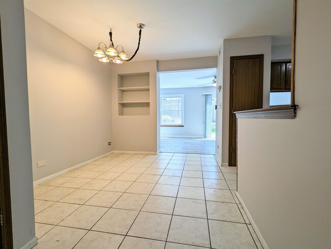 Building Photo - 829 Tamarac Blvd
