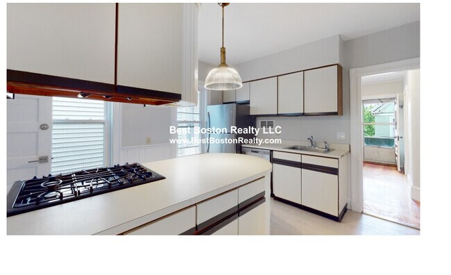 Building Photo - 57 Hawthorne St