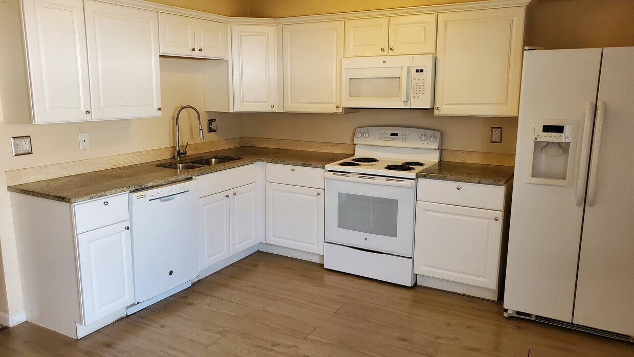 Foto principal - 13981 E Jewell Ave