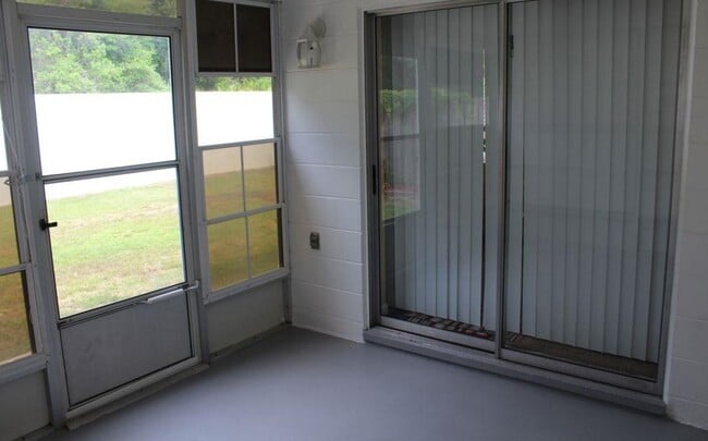 Building Photo - 1040 Dorado Dr
