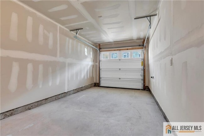 Foto del edificio - 504 E International Rd