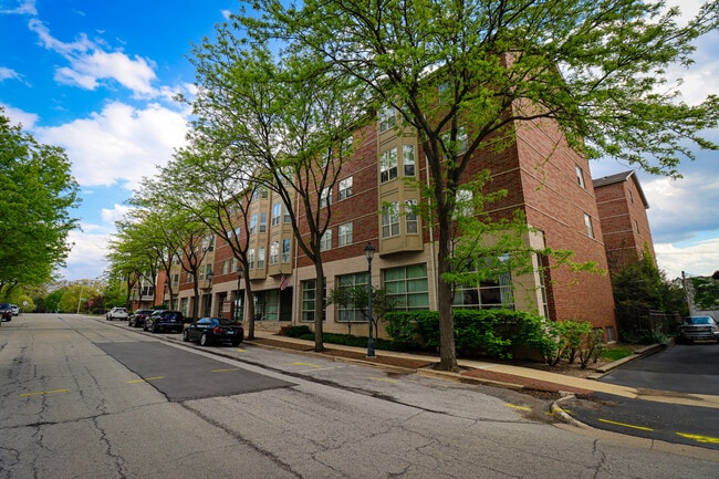 Building Photo - 57 E Hattendorf Ave