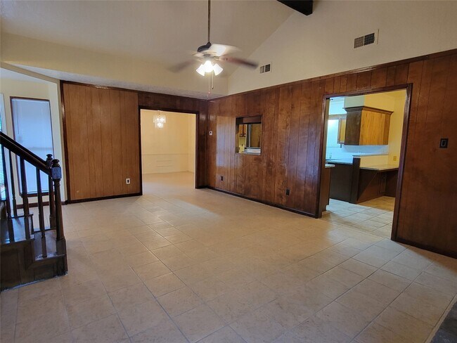 Foto del edificio - 12811 Stillington Dr