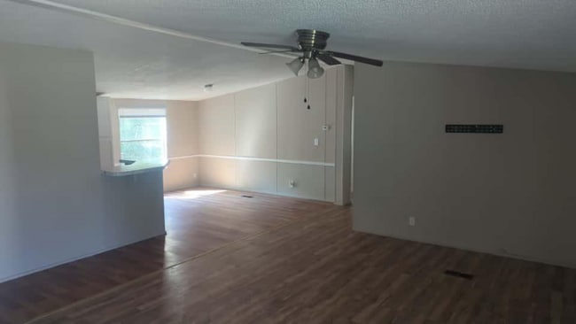 Building Photo - 114B Ava Ln