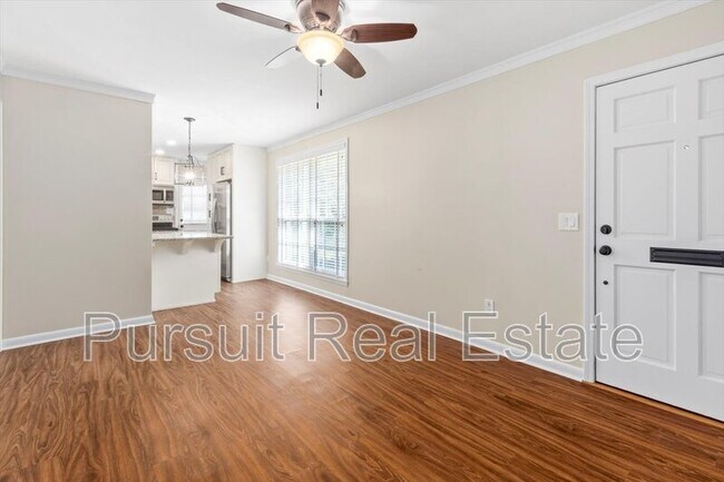 Foto del edificio - 1684 Pine Grove Ave