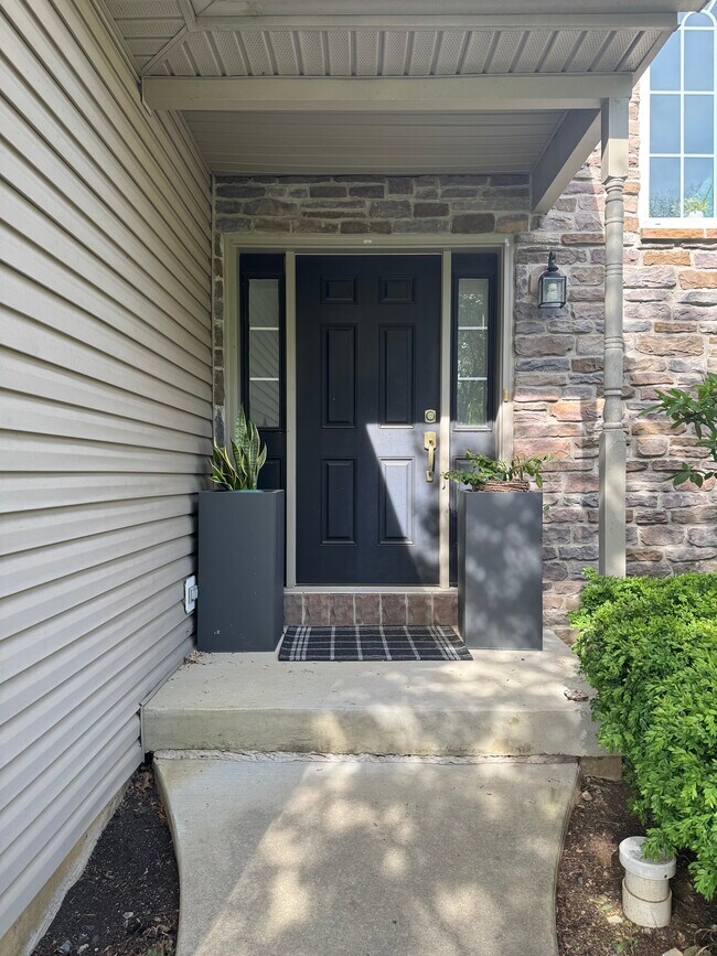 ENTRADA PRINCIPAL - 1537 Abigail Ln