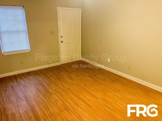 Foto del edificio - 214 Connie Cir