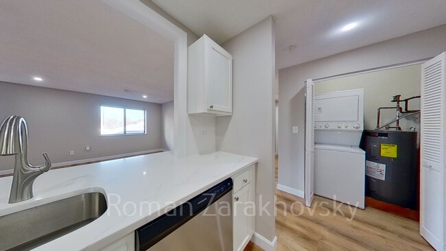 Building Photo - 406 Langley Rd
