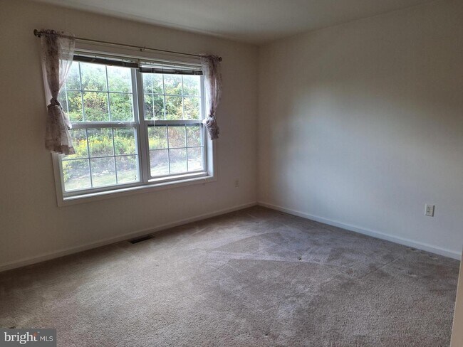 Foto del edificio - 283 Fieldstone Ct