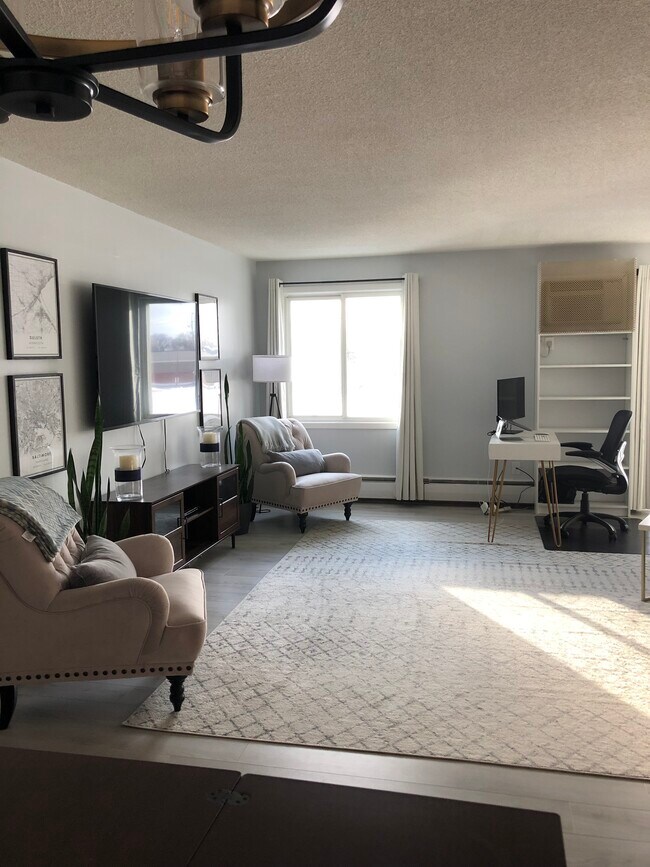 Living room - 1 W Lake St