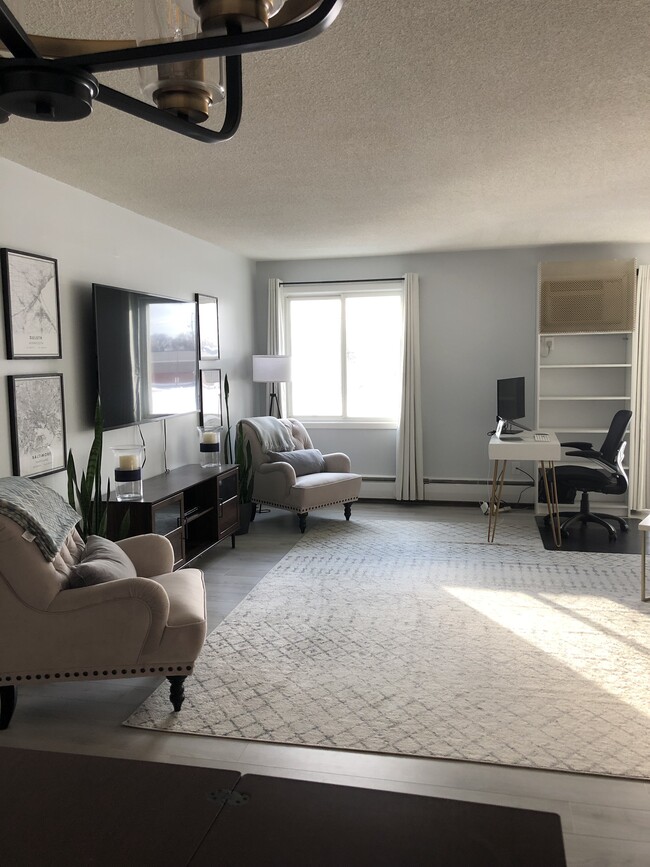 Living room - 1 W Lake St