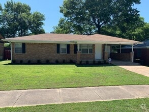 Building Photo - 4107 Maple St