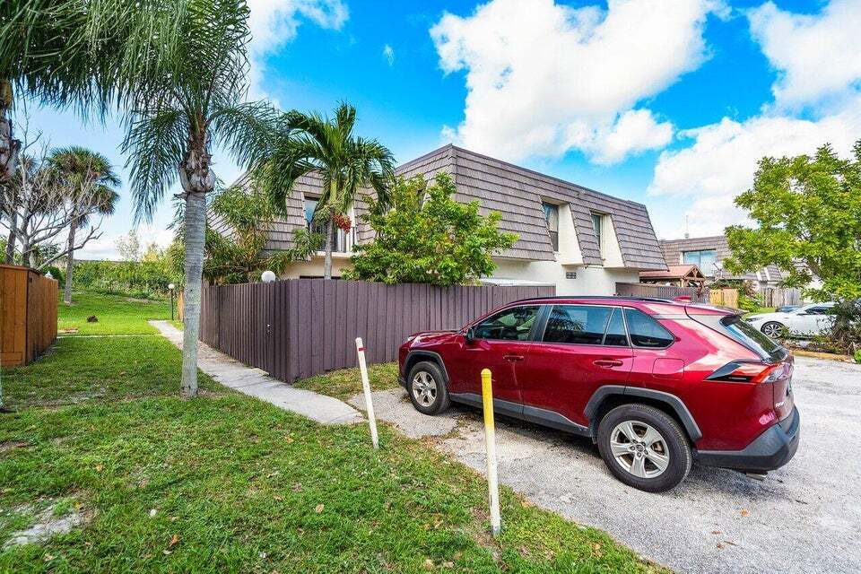 1781 N Congress Ave, West Palm Beach, FL 33401 Townhome Rentals in West Palm Beach FL