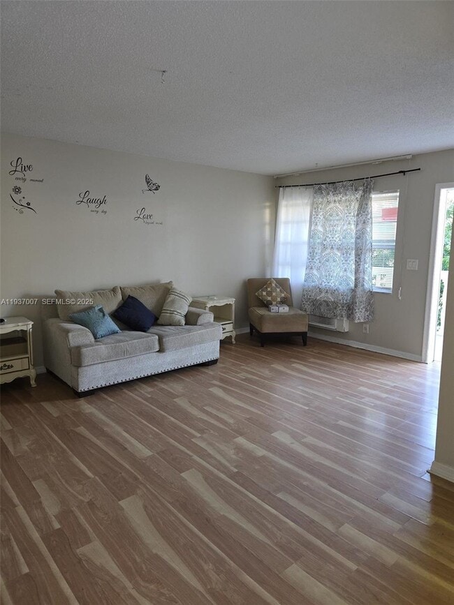 Building Photo - 314 S J St